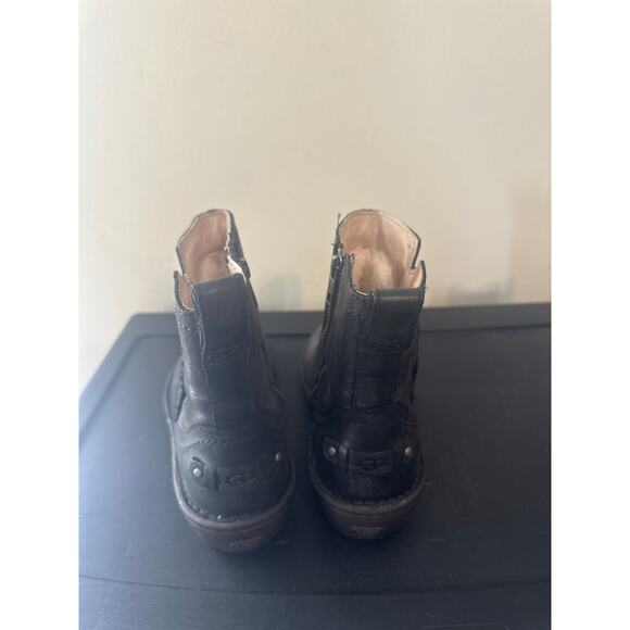 Ugg Neevah Short Boots Black Leather Ankle Zip Sheepskin Lined 1004177 Womens 5 - Picture 5 of 7